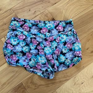 Kirra cotton flowy shorts, M